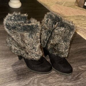 Mia Shoes Black and Gray Faux Fur Heeled Boots
